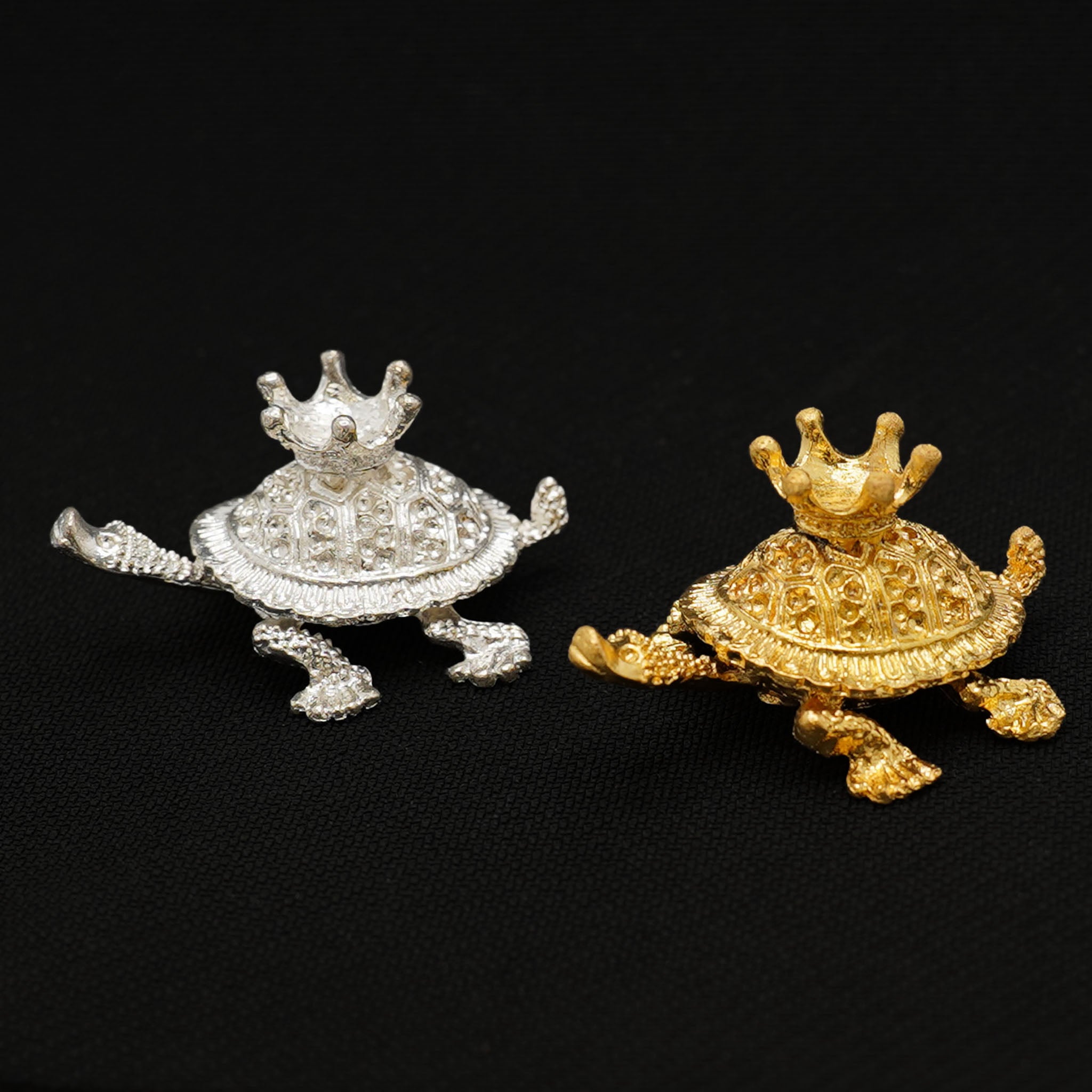 Turtle with Small Crown Sphere Stand