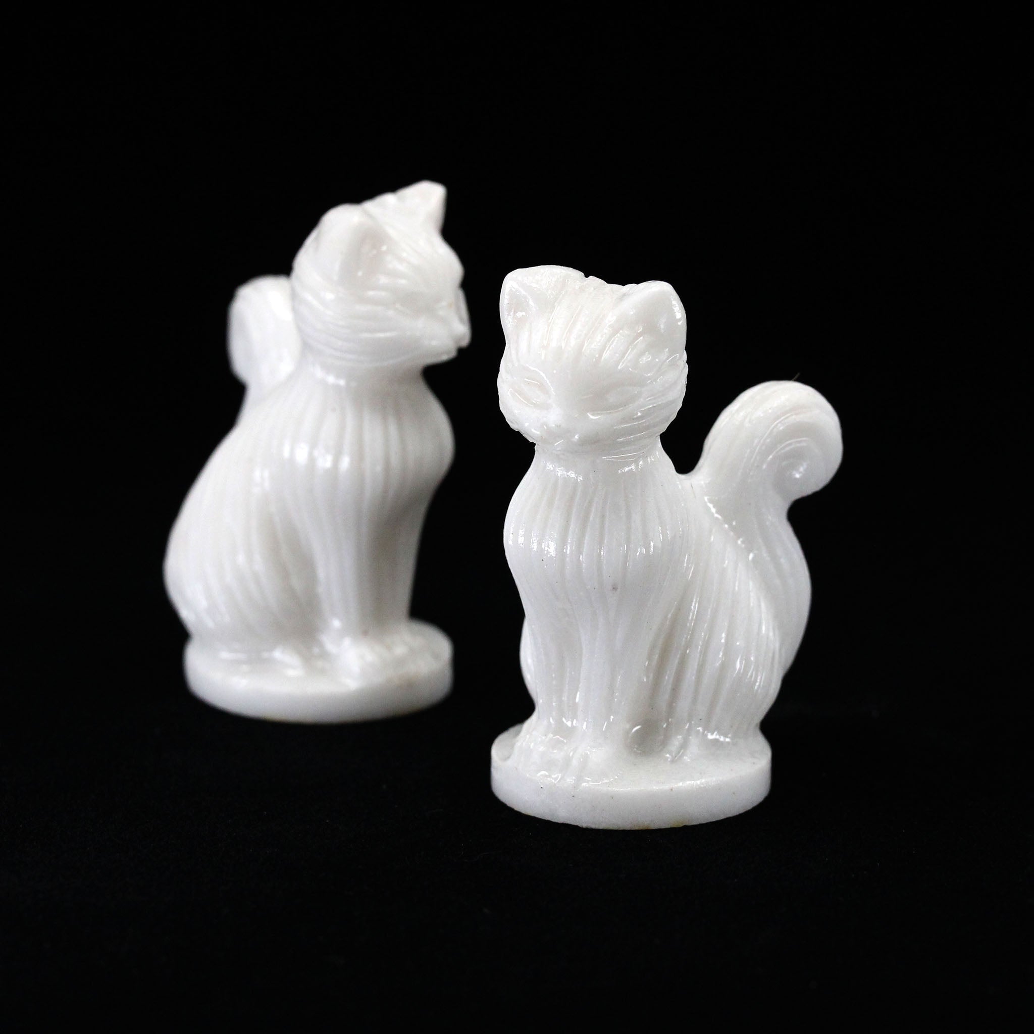 Fancy Cat Sitting 2.4 Inch