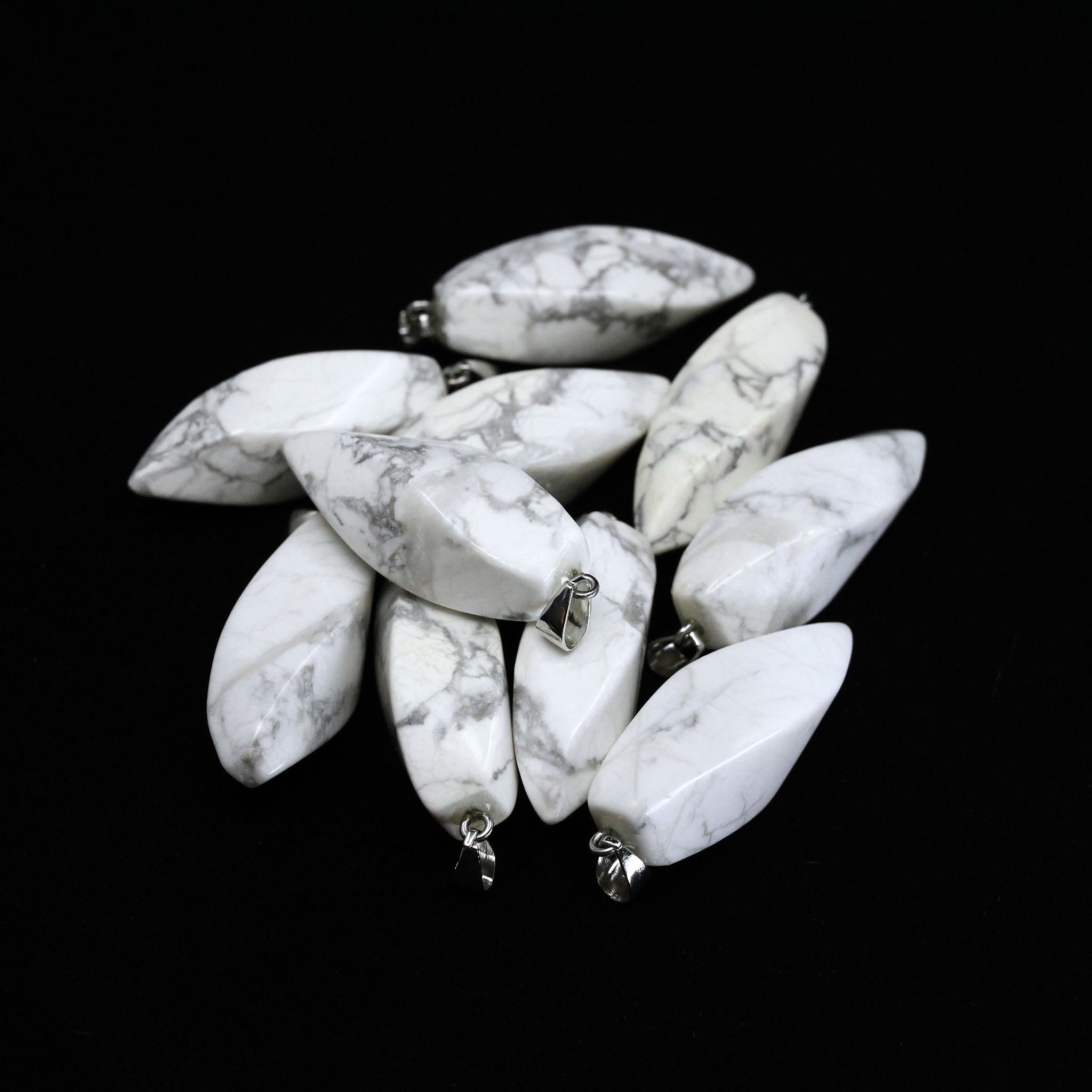 Twisted Teardrop Pendant - 10 Pcs